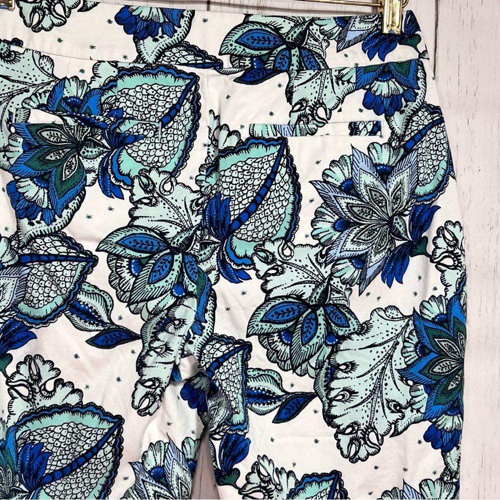 Ann Taylor Curvy Petite Capri Pants 6P Blue White Floral Print Stretch Cotton - Picture 8 of 9